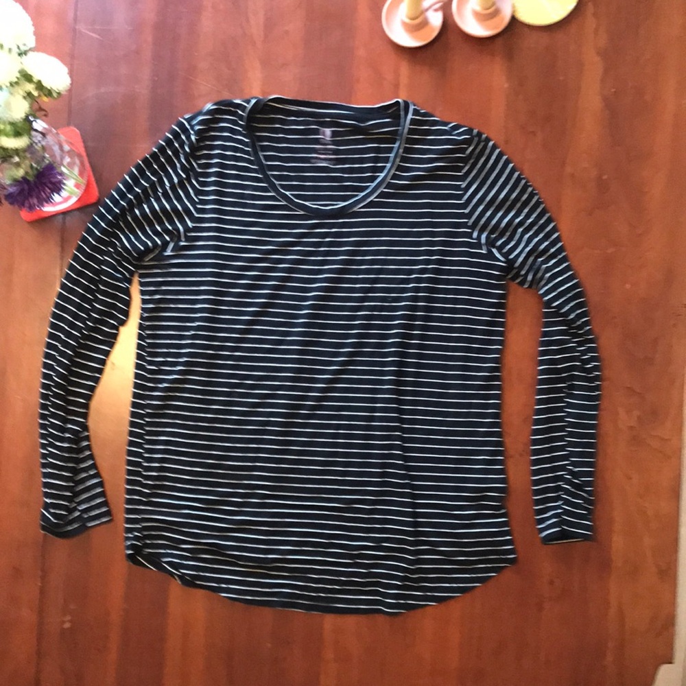 Kindred bravely maternity and nursing top